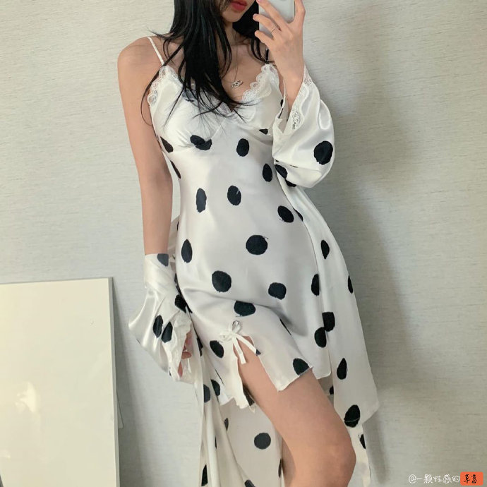性感女孩居家服迷人酥胸撩人图片