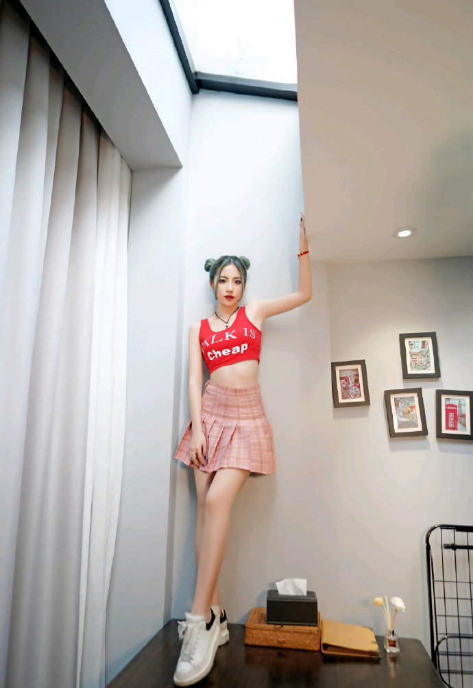 清秀容颜与曼妙好身材美女私房照图片