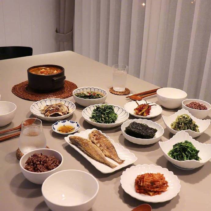 二人美食的餐桌也要丰盛具有仪式感