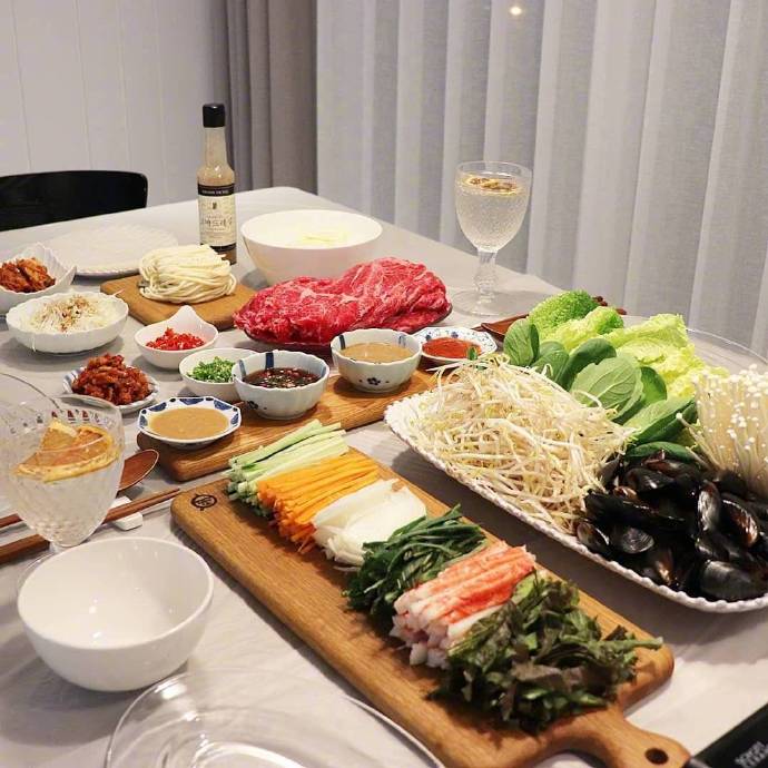 二人美食的餐桌也要丰盛具有仪式感