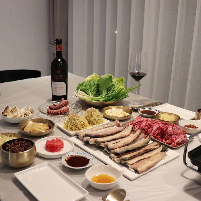 二人美食的餐桌也要丰盛具有仪式感
