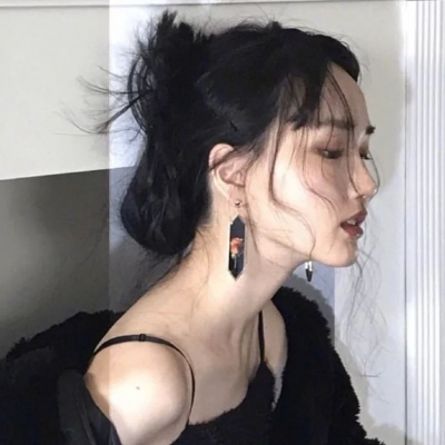 侧颜漂亮的女生头像高冷