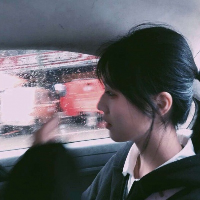 侧颜漂亮的女生头像高冷