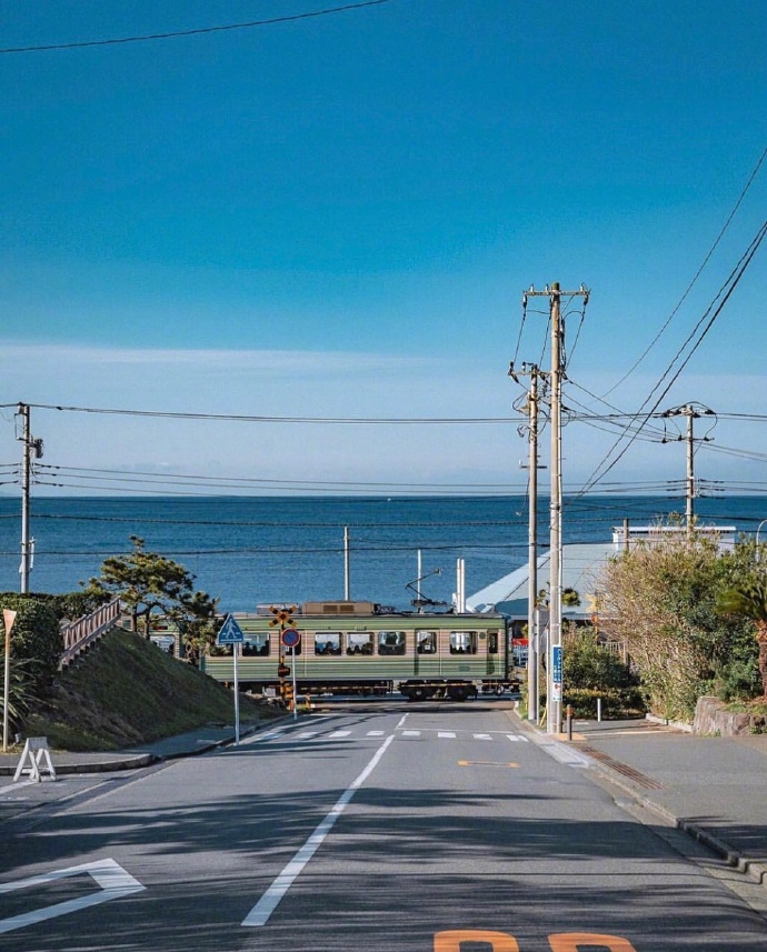 日本旅行晴空万里的日本镰仓图片