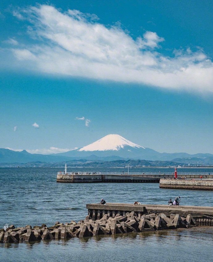 日本旅行晴空万里的日本镰仓图片