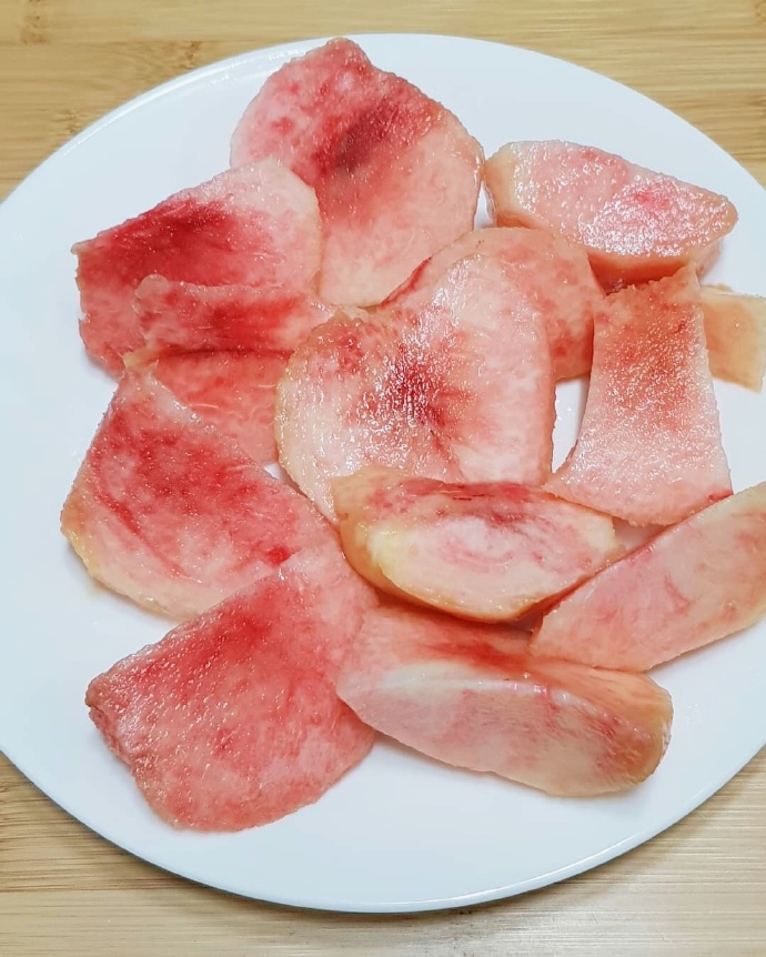 夏天到了,水蜜桃快成熟了