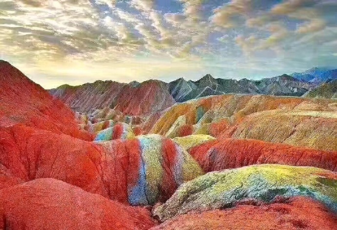 甘肃张掖彩虹山大自然风景图片