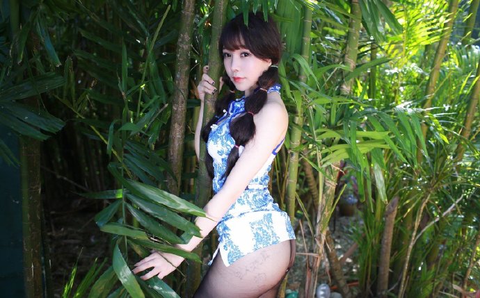 古风旗袍美女脱丝袜诱惑图片