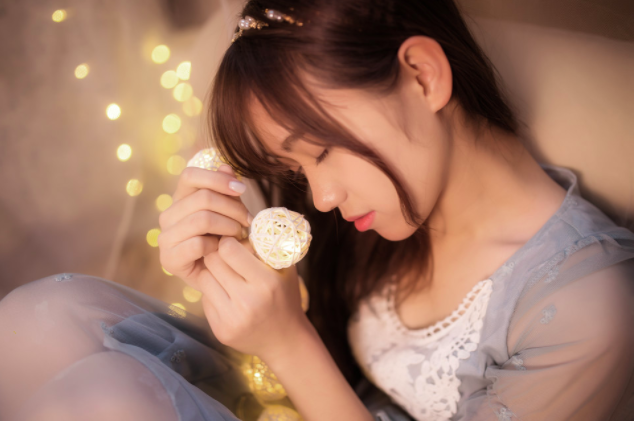 蓝色童话里的清纯美女唯美梦境图片