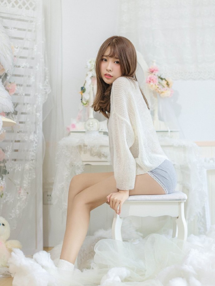绑马尾清纯小女生私房大片
