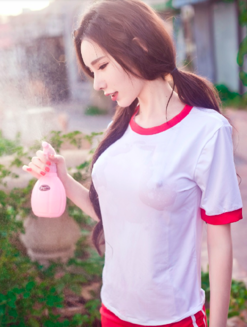 性感的扎双马尾清新女神湿身诱惑图片