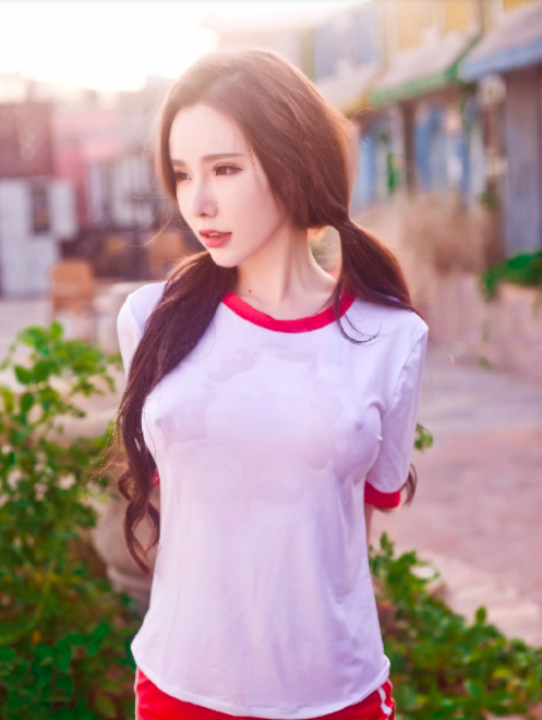性感的扎双马尾清新女神湿身诱惑图片