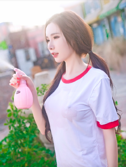 性感的扎双马尾清新女神湿身诱惑图片