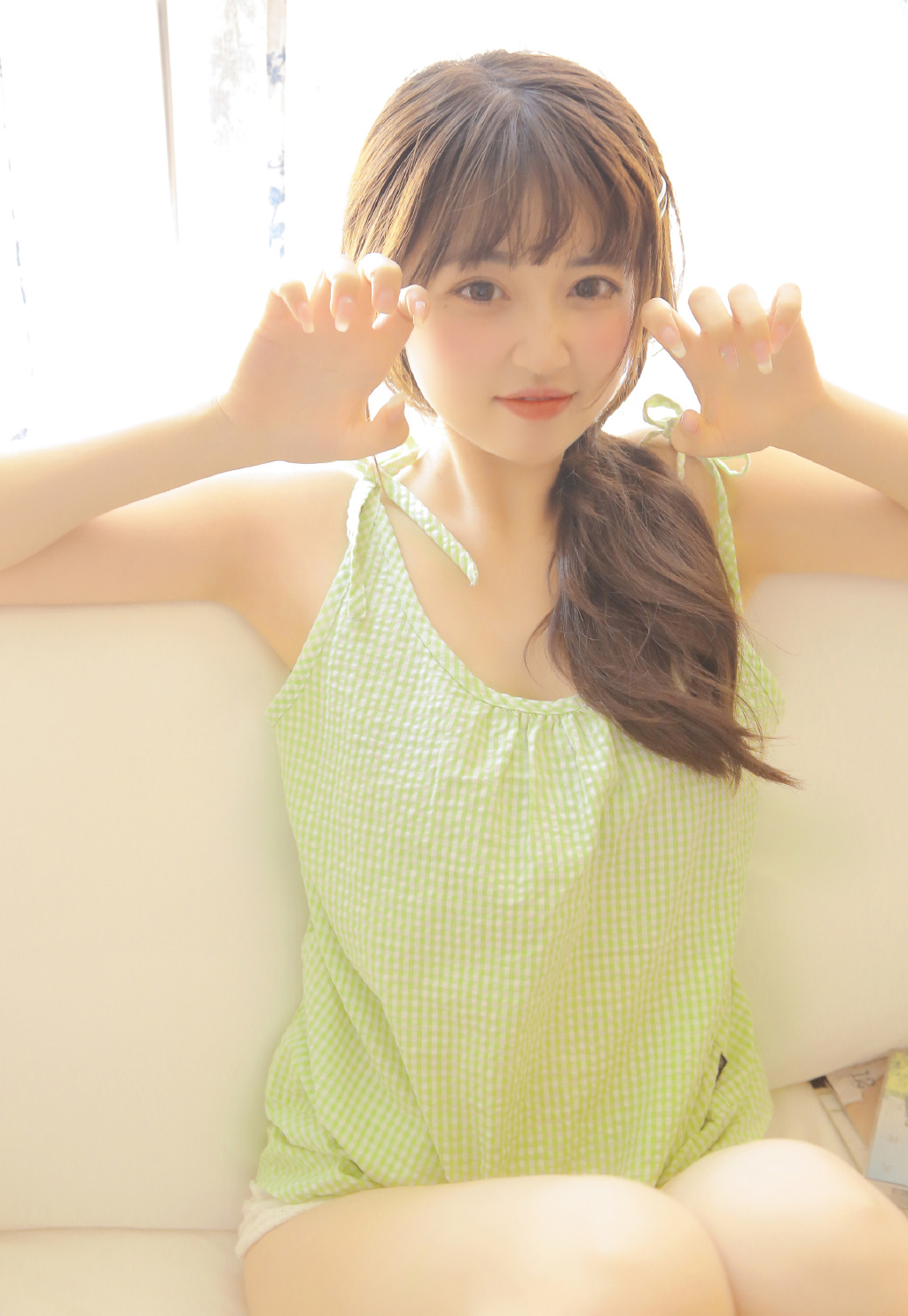 白嫩美女丝袜美腿性感写真