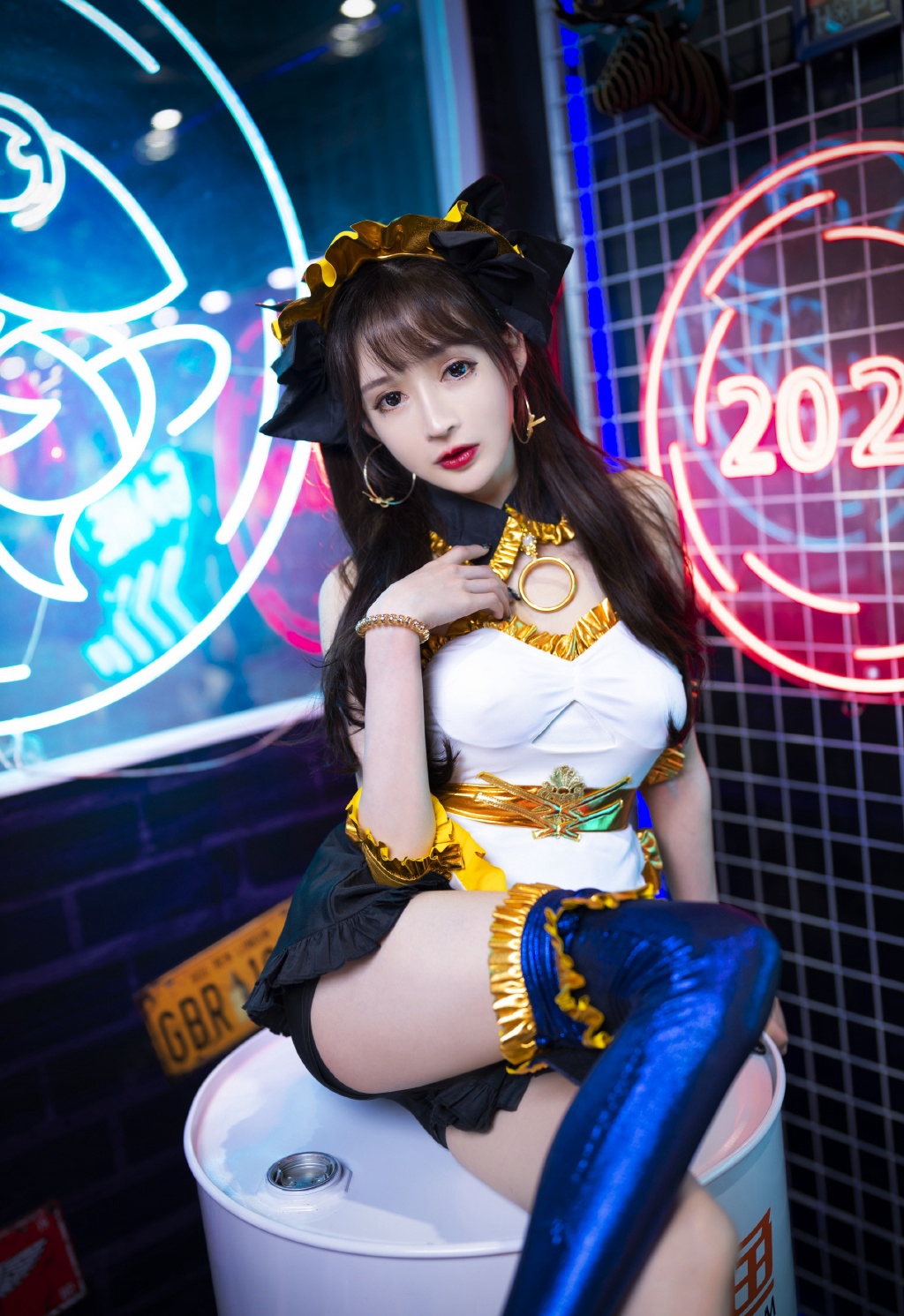 纤细腿美女性感撩人写真图片