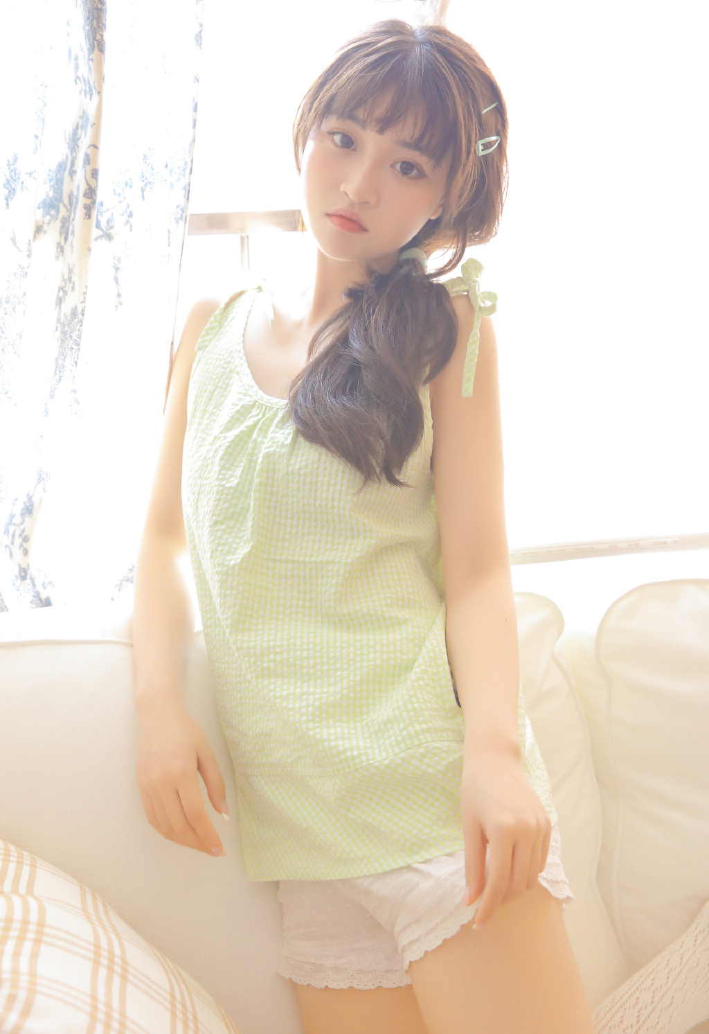 白嫩美女丝袜美腿性感写真