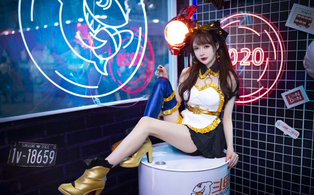 纤细腿美女性感撩人写真图片