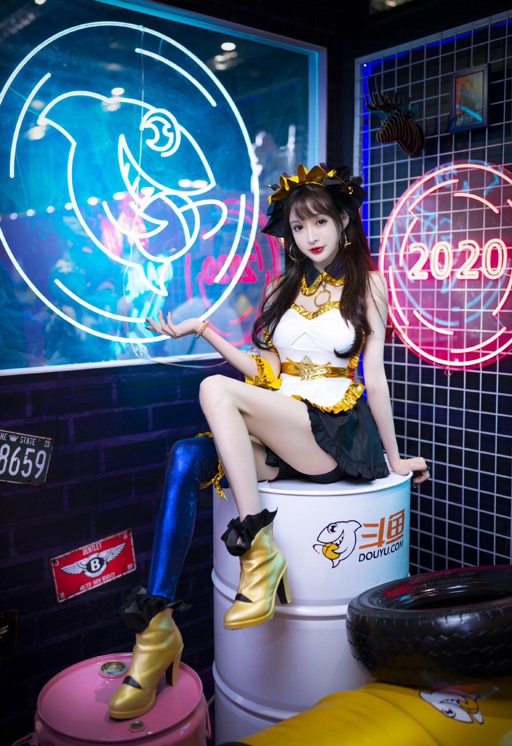 纤细腿美女性感撩人写真图片