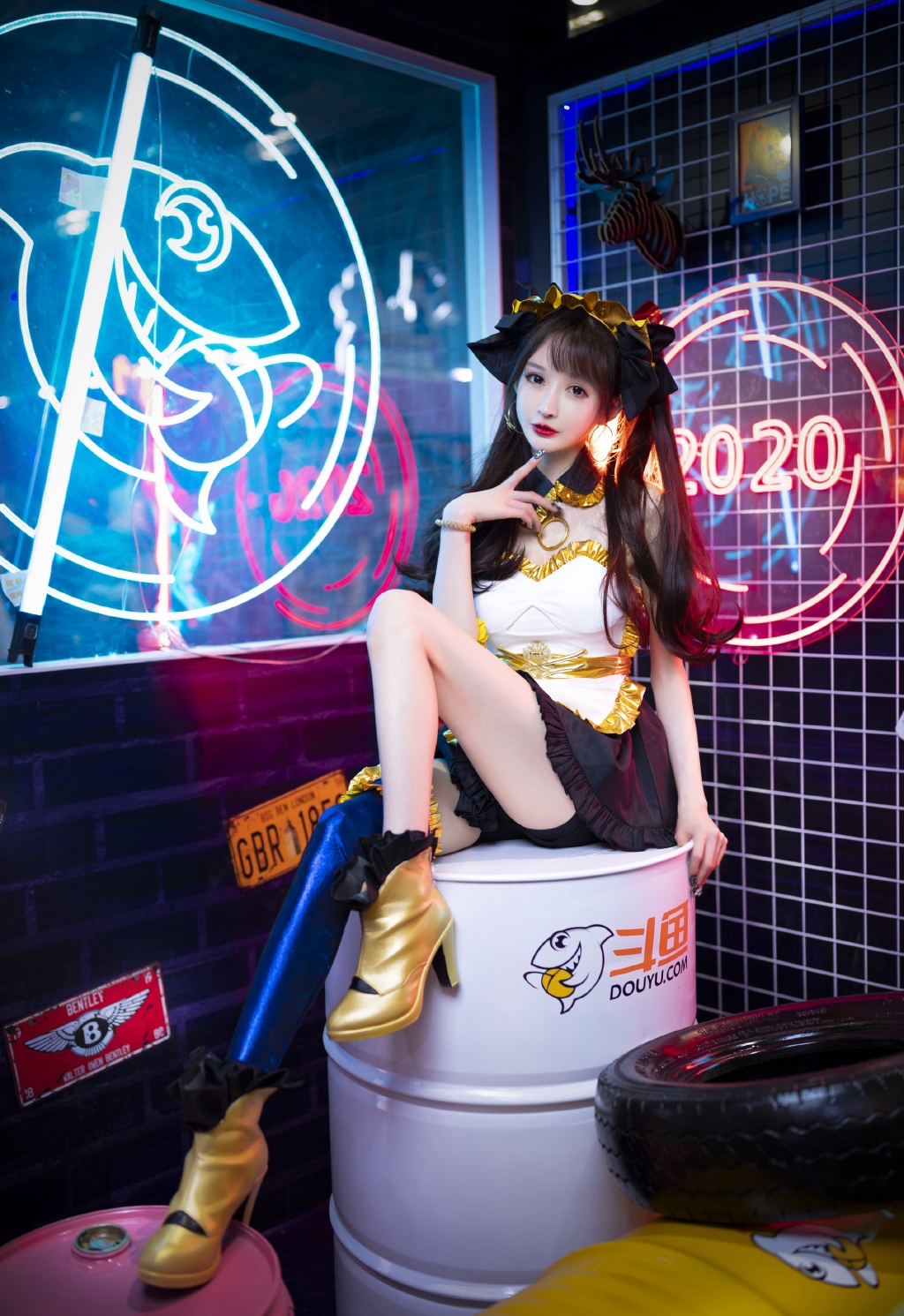 纤细腿美女性感撩人写真图片