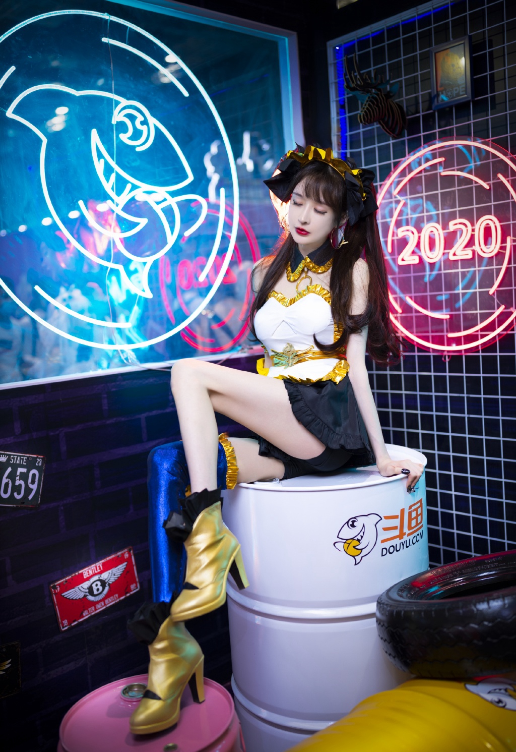 纤细腿美女性感撩人写真图片