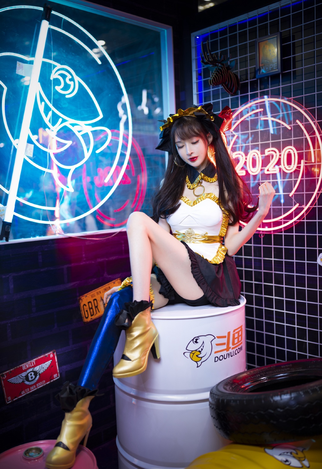纤细腿美女性感撩人写真图片