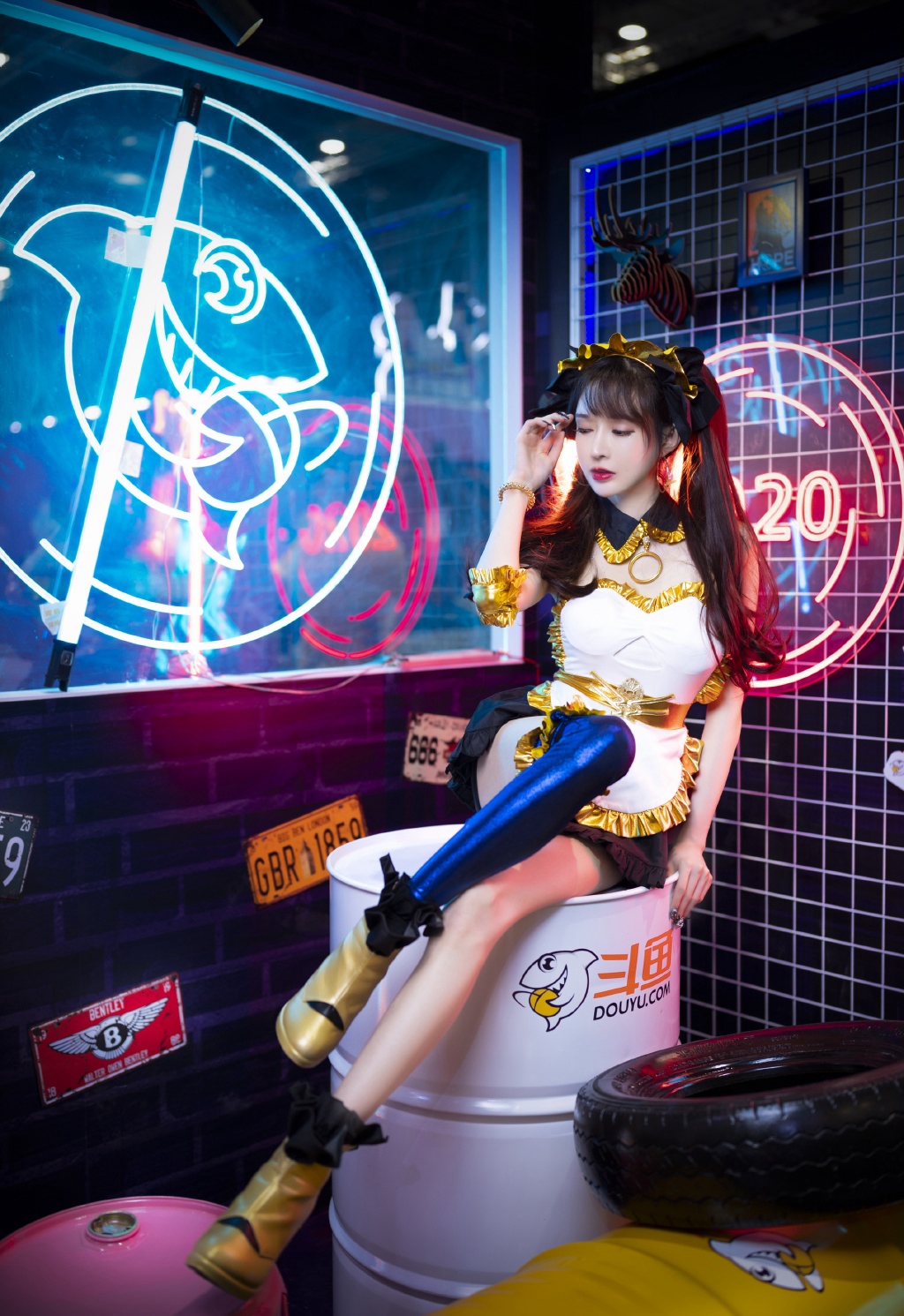纤细腿美女性感撩人写真图片
