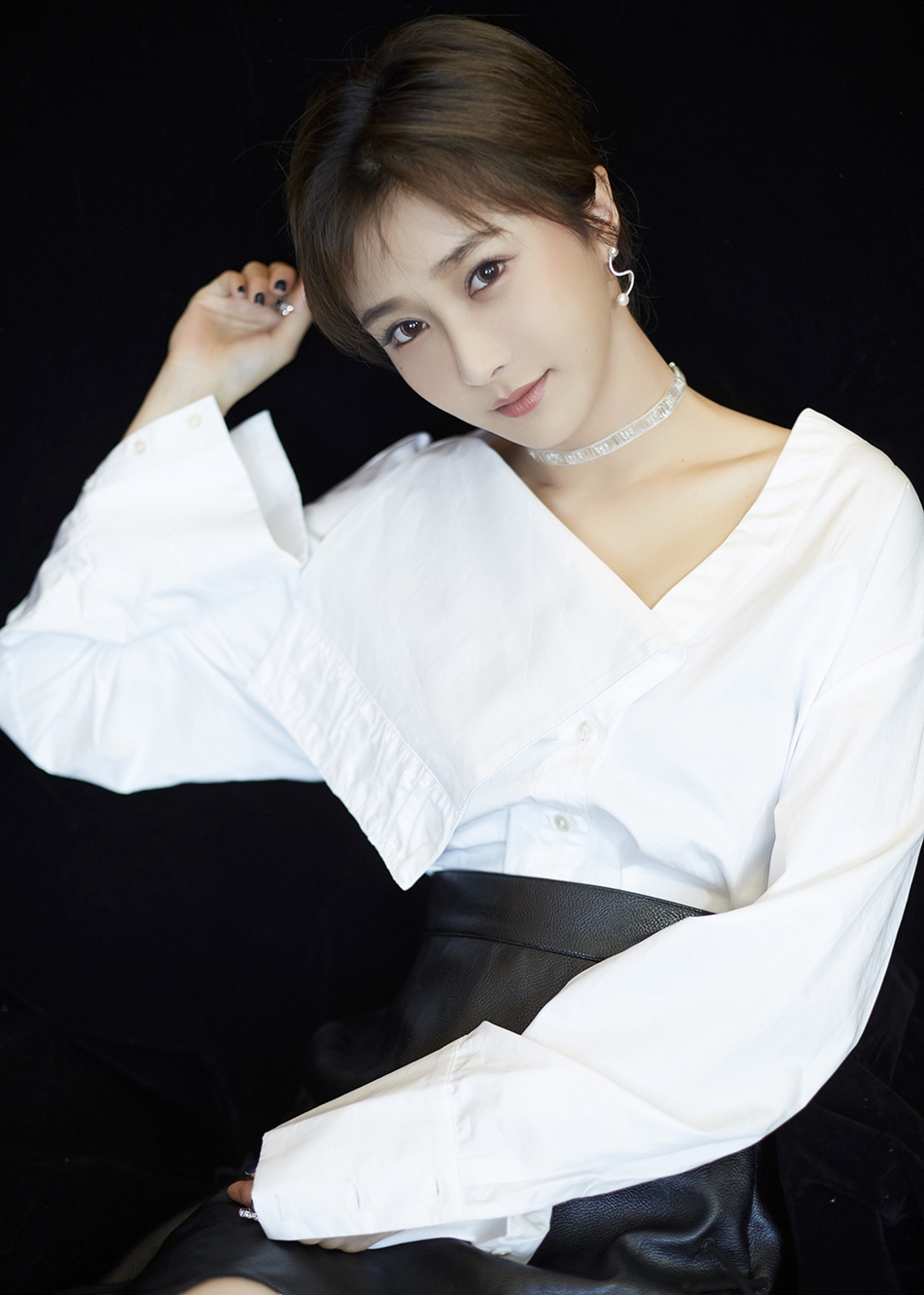 金牛座女生陈冰黑白配迷人写真图片
