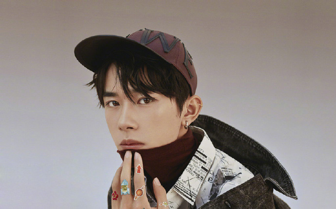 射手座男生易烊千玺时尚杂志写真