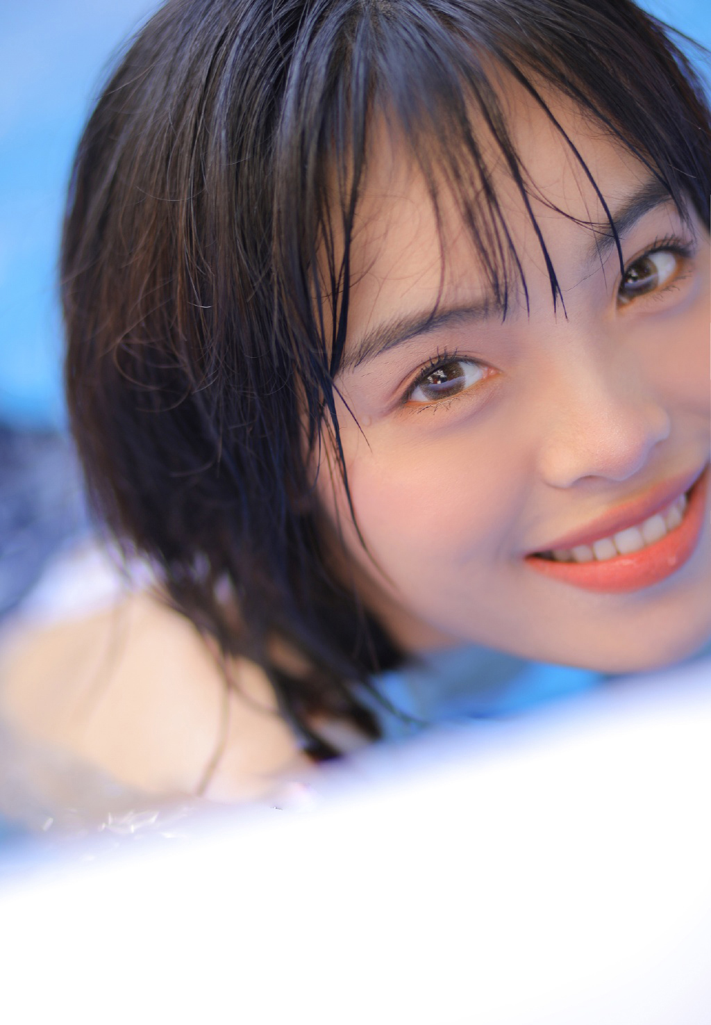 治愈系连体泳衣美女夏日写真