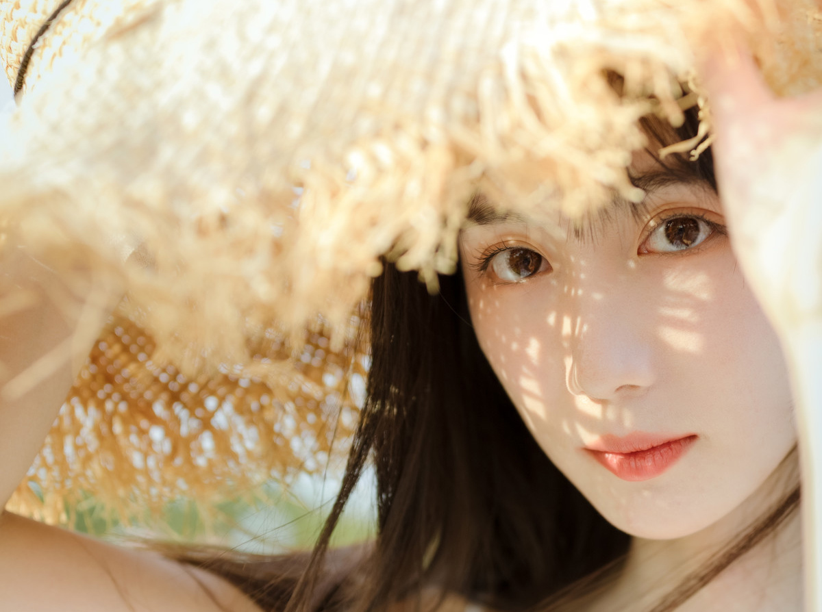 小清新女神吊带裙性感迷人微笑图片