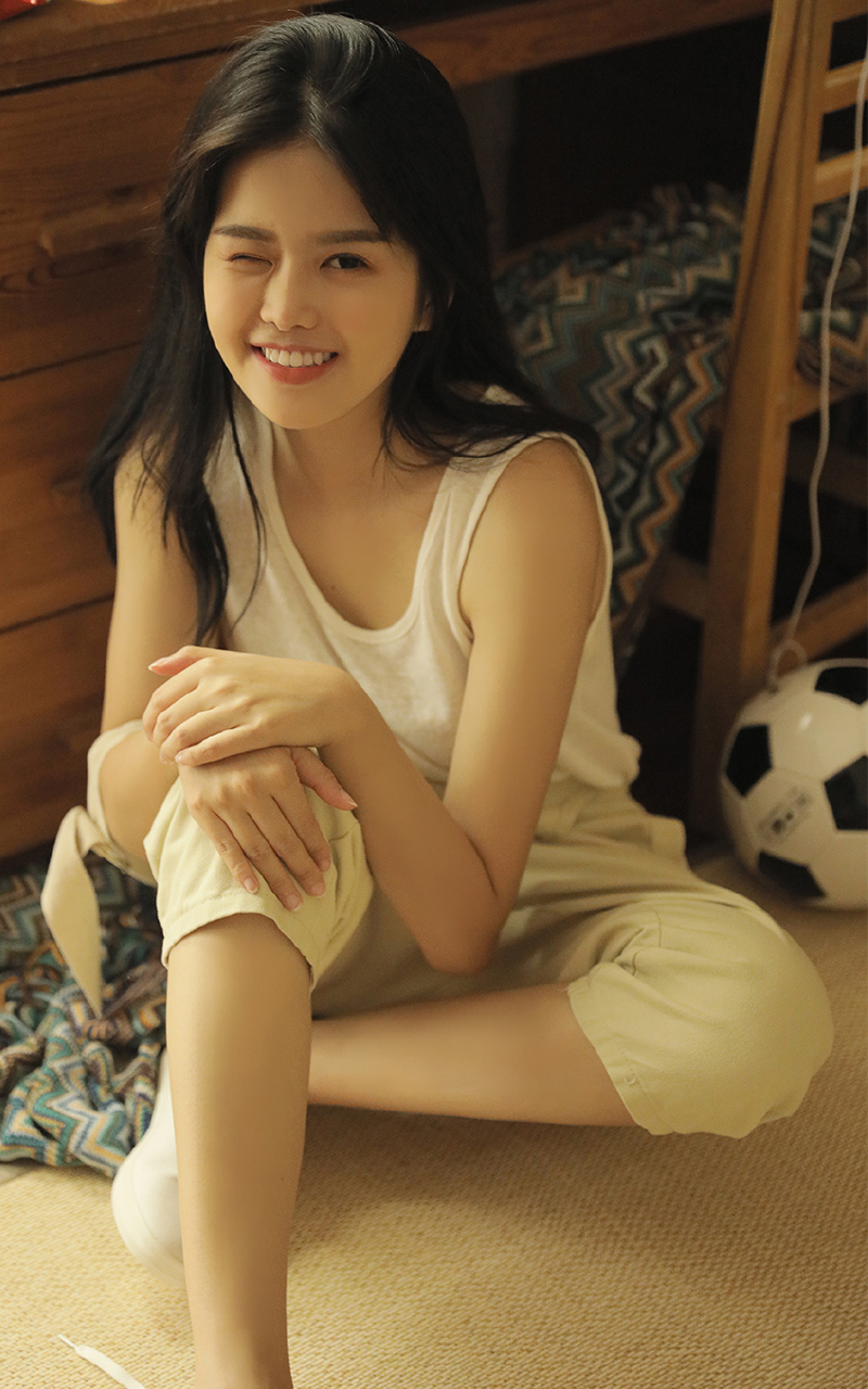 笑容甜美妹子治愈系极度诱惑写真