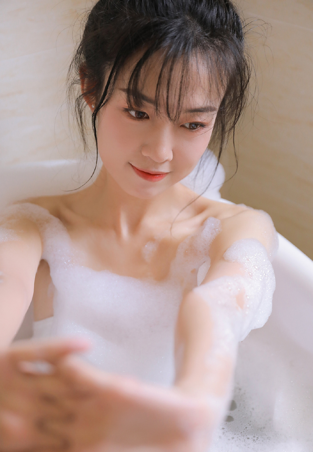 吊带内衣女生私房美照