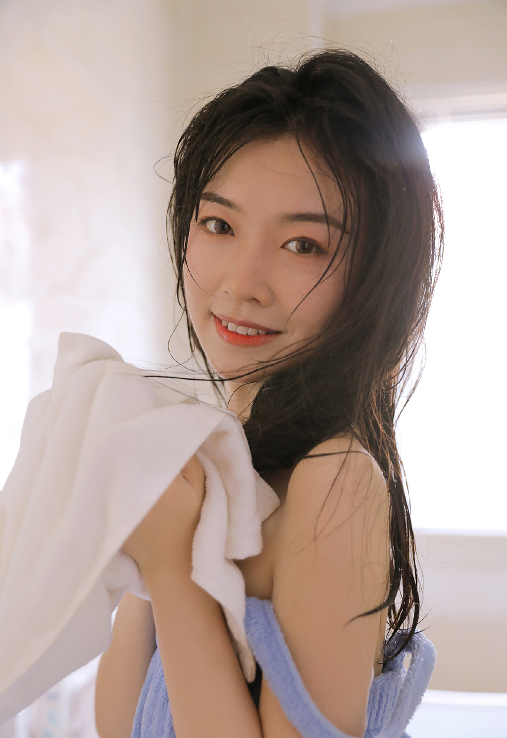吊带内衣女生私房美照