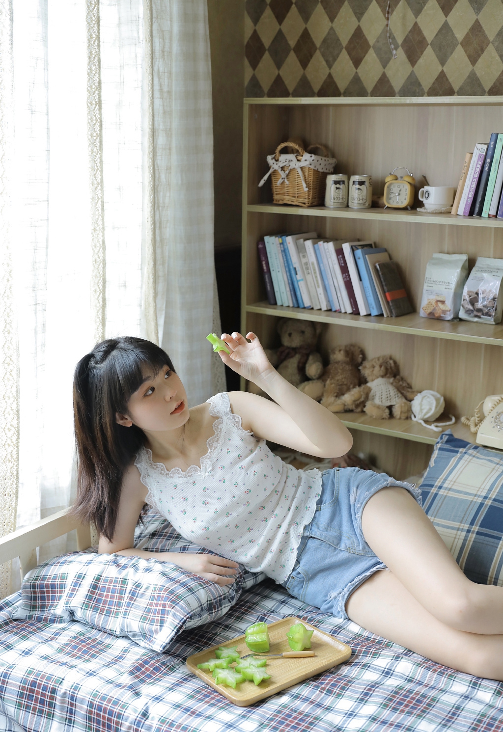 气质甜美美女白皙美腿写真图片