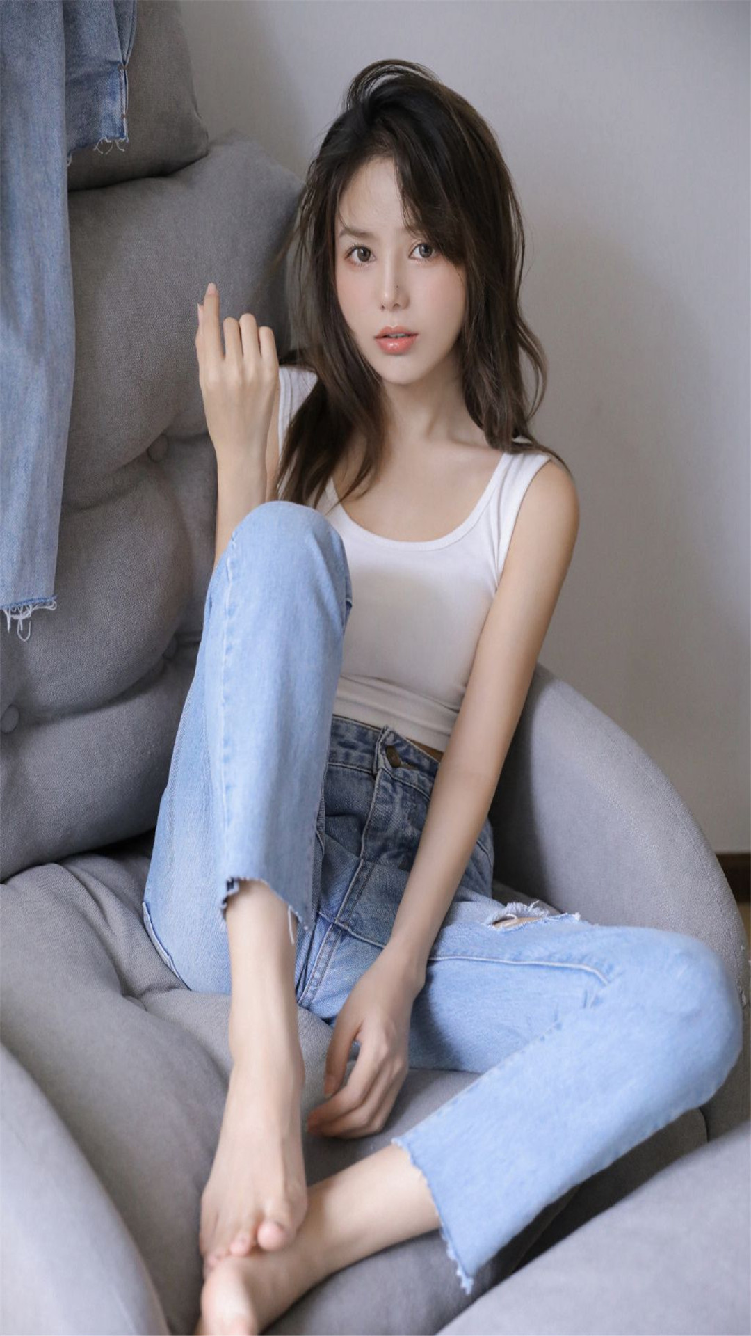 清纯美女背心诱惑高清图片