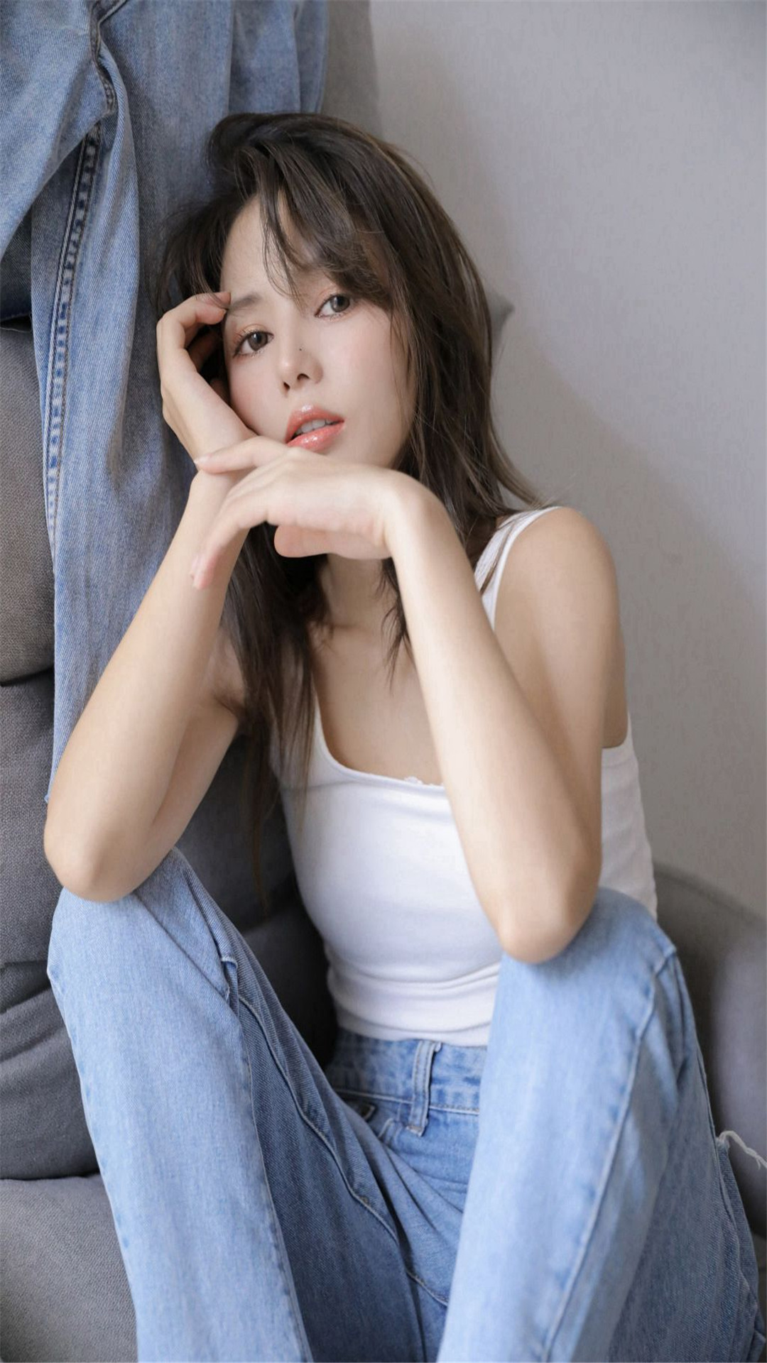 清纯美女背心诱惑高清图片