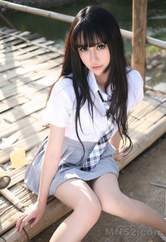 清纯美女杨晓青儿户外写真