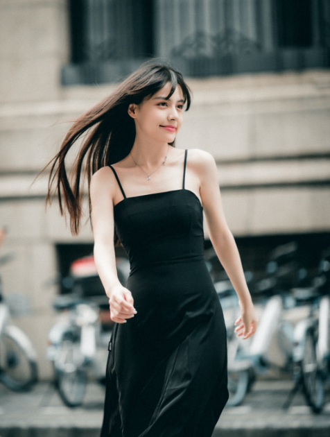 小清新美女黑直长发气质写真图片