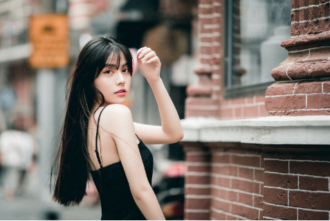 小清新美女黑直长发气质写真图片