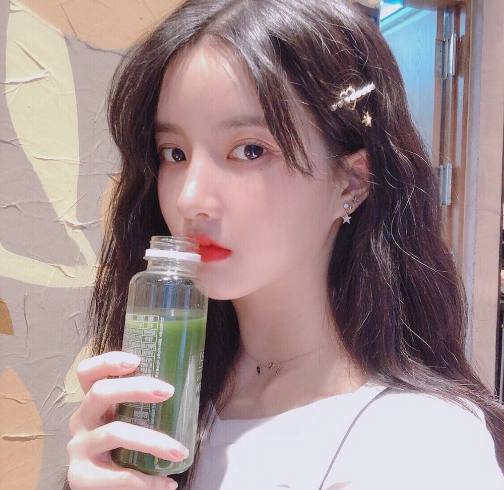 刘些宁清新甜美自拍图片