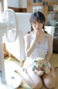 双马尾少女肌肤雪白光滑私房写真