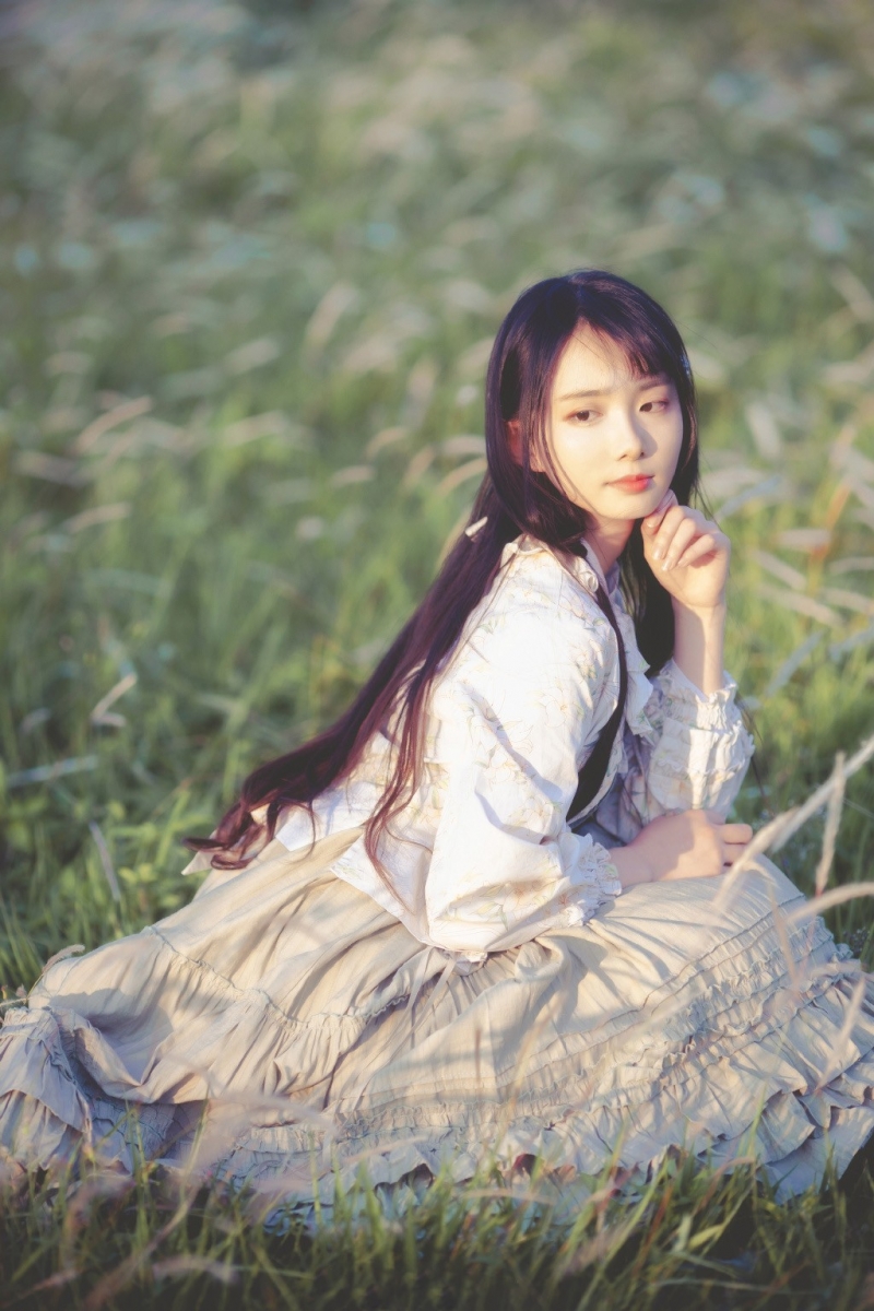 元气美女户外森系养眼写真摄影