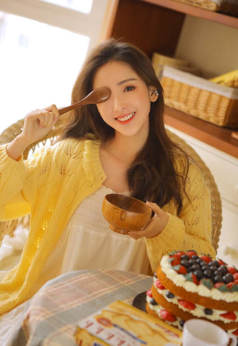 瓜子脸美眉笑容甜美可爱图片