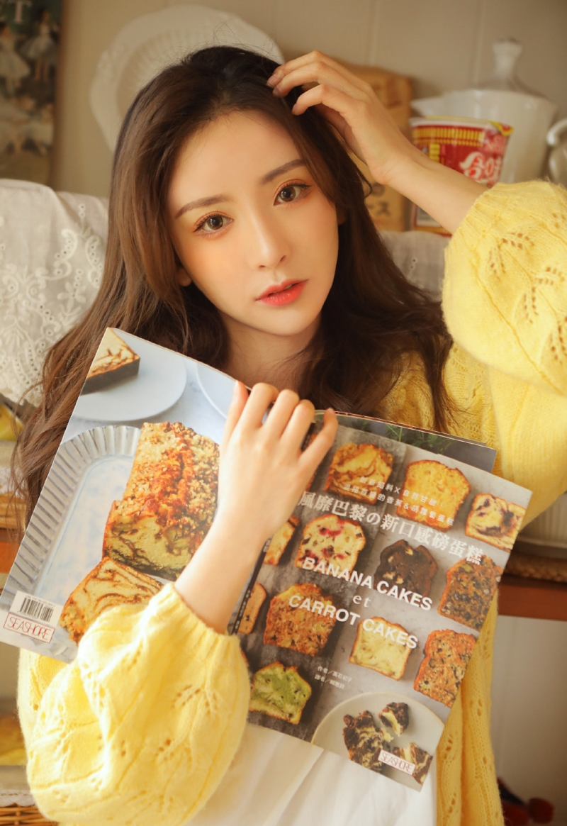 瓜子脸美眉笑容甜美可爱图片