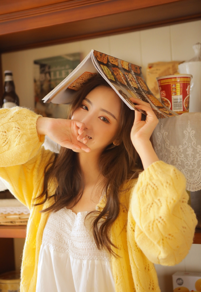 瓜子脸美眉笑容甜美可爱图片