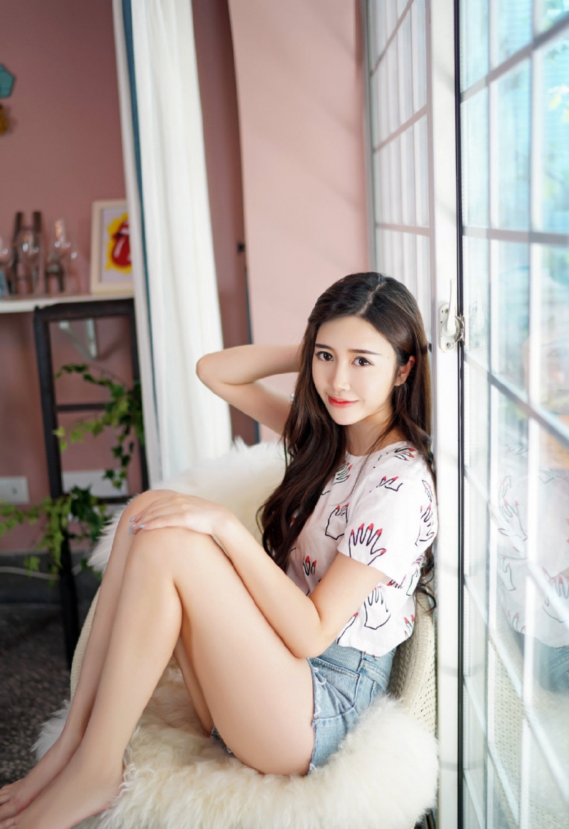 丰满尤物惹火性感美女辣图