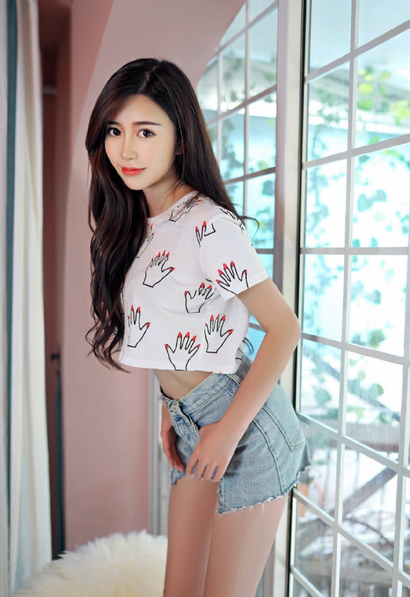 丰满尤物惹火性感美女辣图