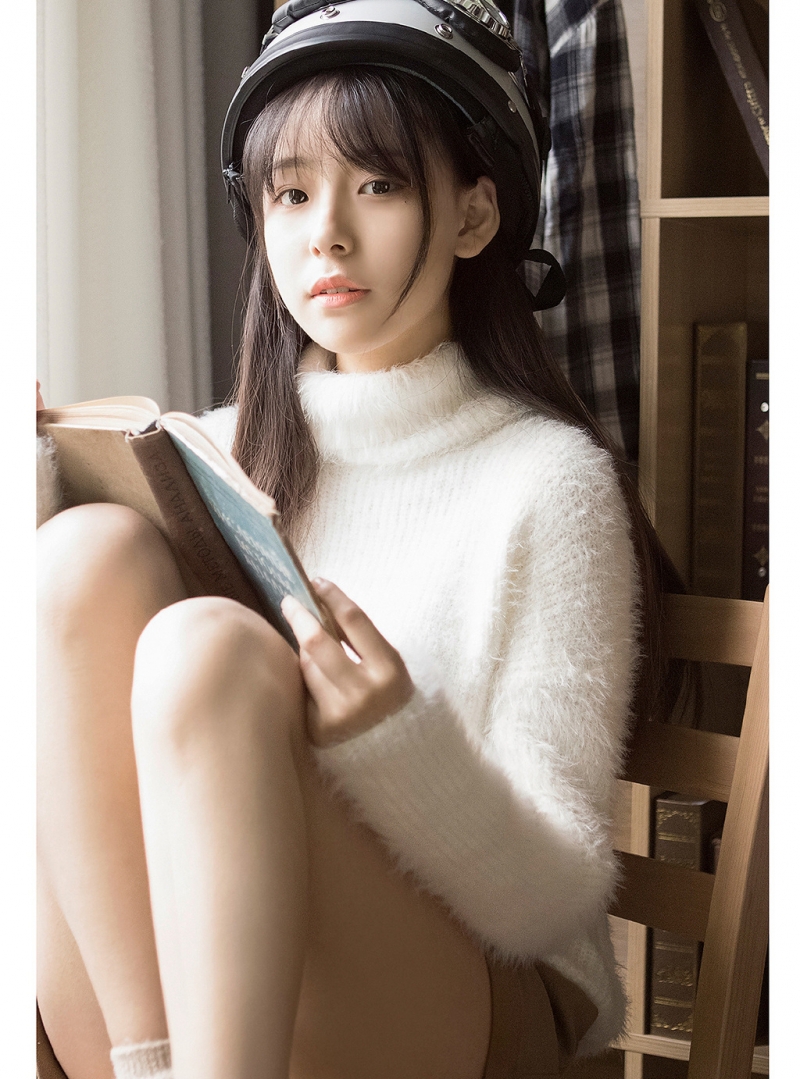 长腿美模身材高挑迷人艺术照