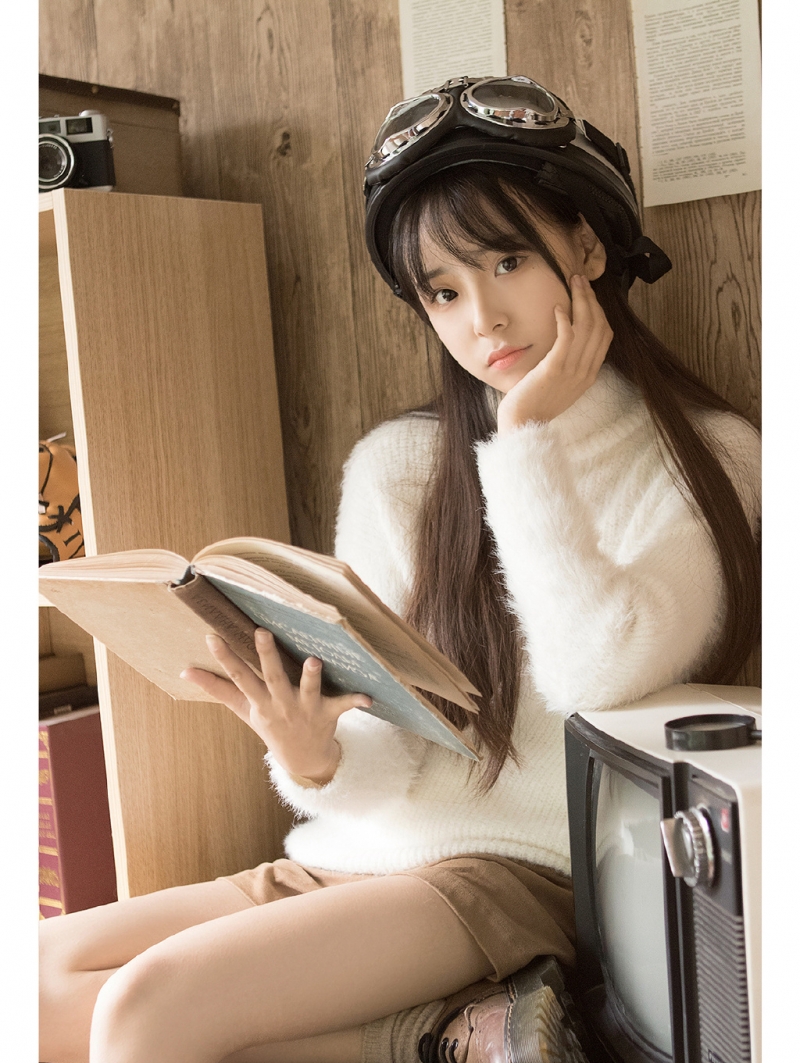 长腿美模身材高挑迷人艺术照