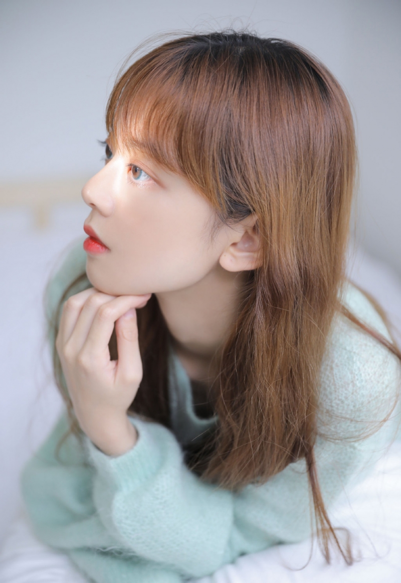 羊毛卷美眉清新秀气妹子图